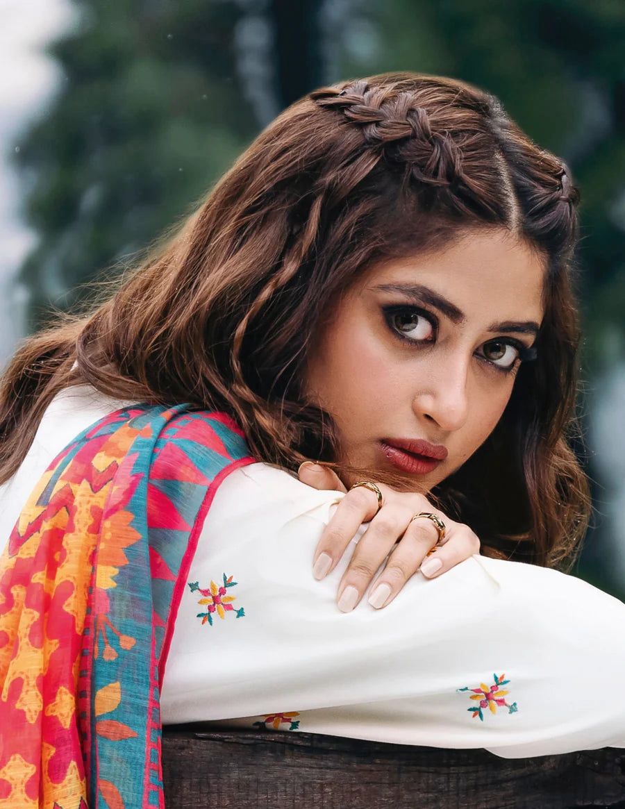 *NEW ARRIVAL'S SUMMER LAWN COLLECTION 2026*✨

*BRAND NAME* SAPPHIRE

*FABRIC*
PREMIUM AIR-JET LAWN
*LAWN QUALITY* 90/70